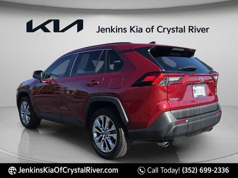Used 2021 Toyota RAV4 XLE Premium FWD image 10