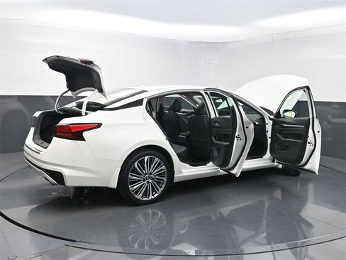 Used 2023 Nissan Altima 2.5 SL image 39