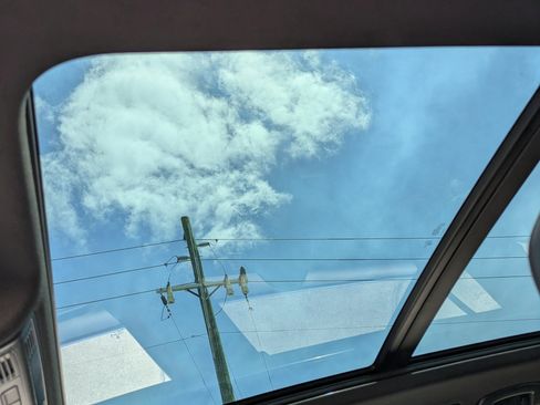 Certified 2024 Volkswagen Tiguan SEL R-Line image 22