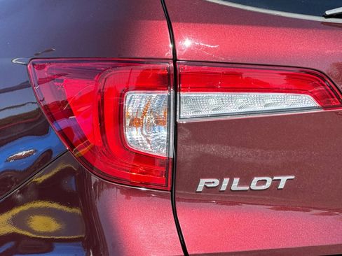 Used 2021 Honda Pilot Elite image 12