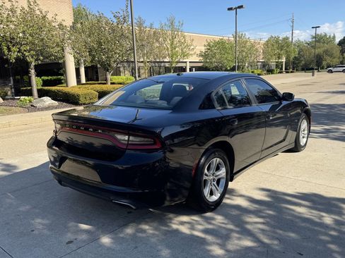 Used 2016 Dodge Charger SE w/ Popular Equipment Group RWD image 4