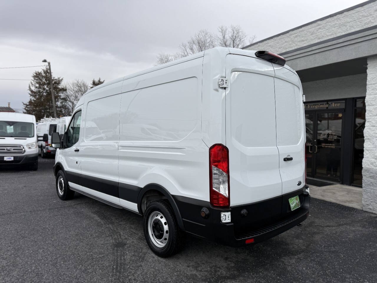 Used 2019 Ford Transit 250 148 Medium Roof RWD image 2
