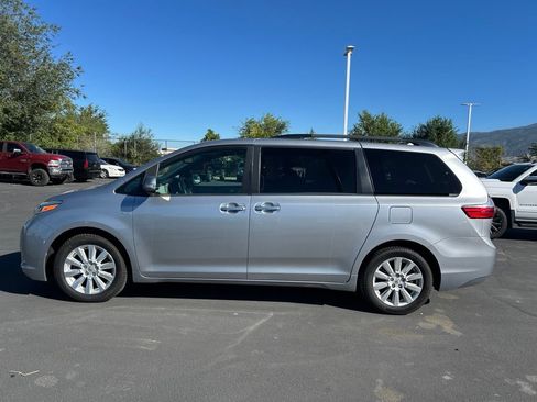 Used 2017 Toyota Sienna Limited Premium AWD/4WD image 14