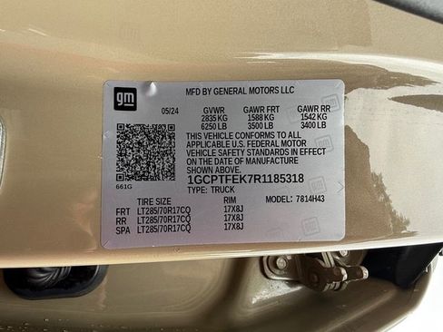 Used 2024 Chevrolet Colorado ZR2 w/ ZR2 Convenience Package III AWD/4WD image 30
