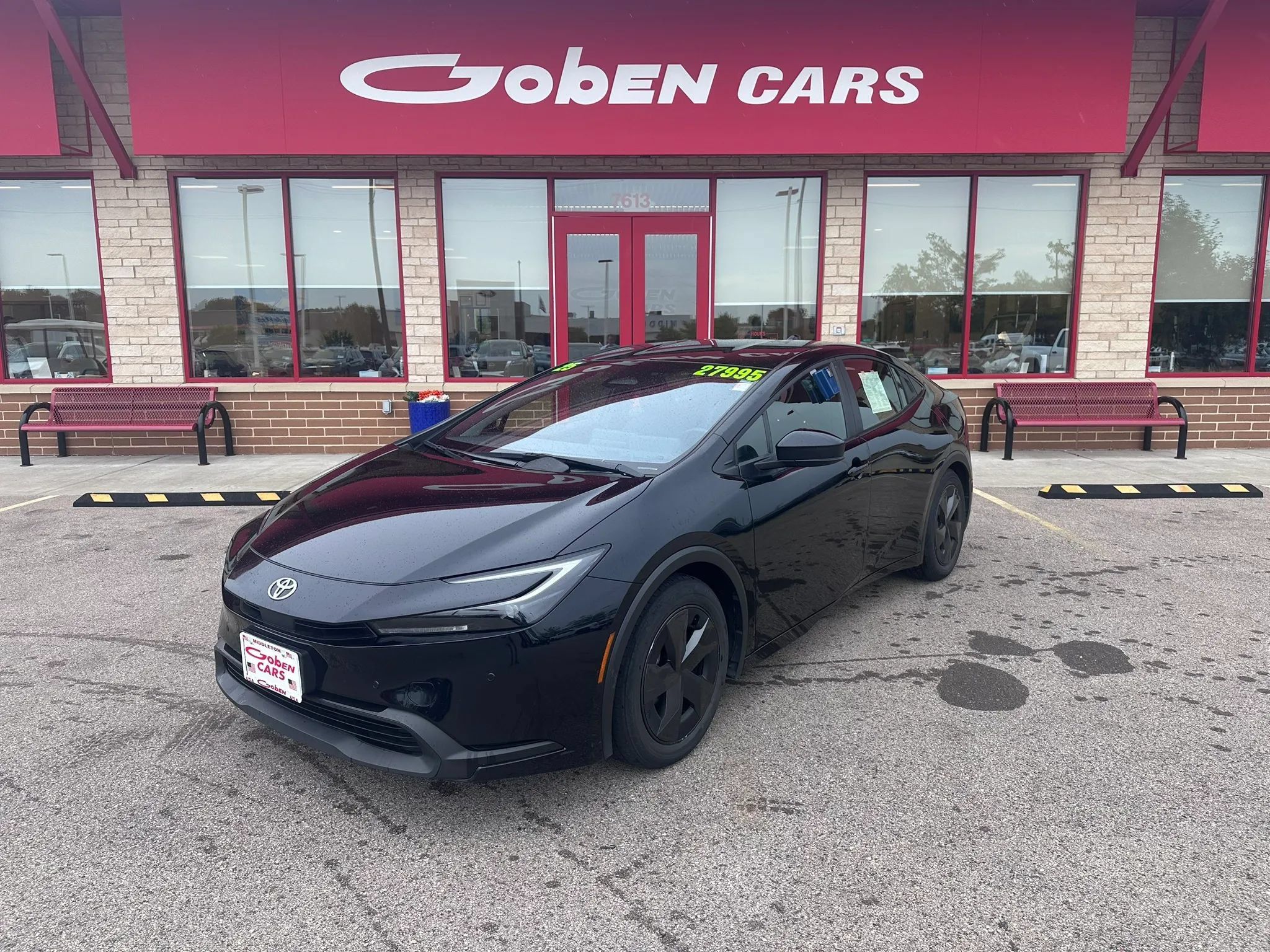 Used 2025 Toyota Prius LE FWD image 1