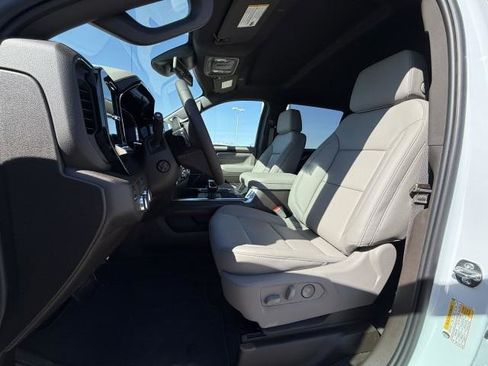 New 2026 GMC Sierra 1500 SLT image 17