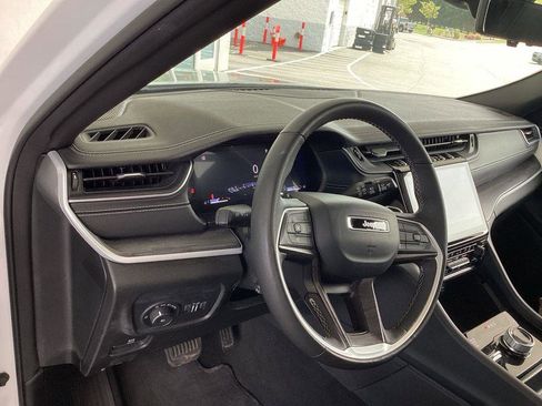Used 2024 Jeep Grand Cherokee L Limited w/ Luxury Tech Group II AWD/4WD image 10