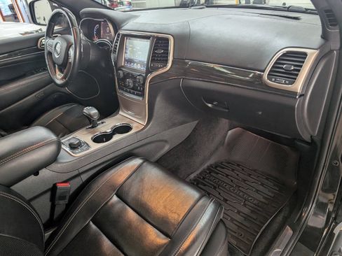 Used 2015 Jeep Grand Cherokee Overland w/ Advanced Technology Group AWD/4WD image 22