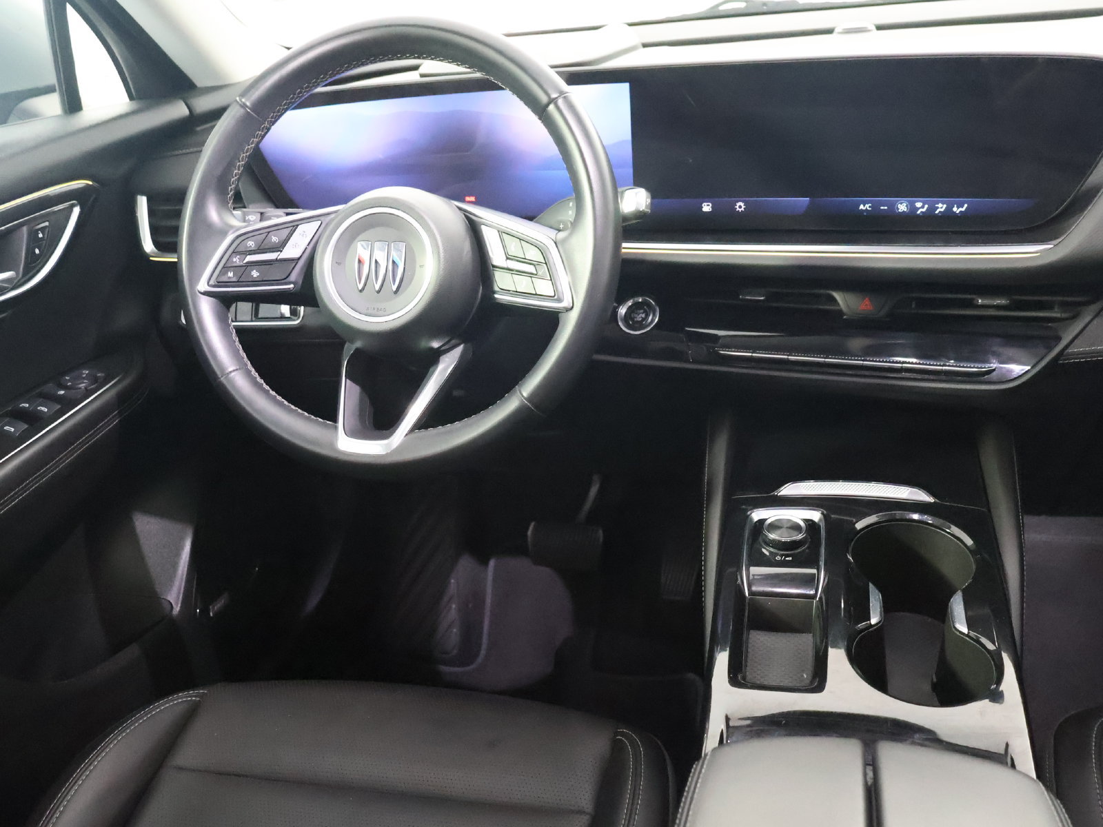 Used 2024 Buick Envision Preferred AWD/4WD image 30