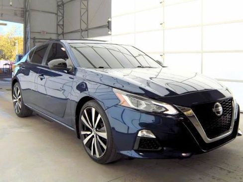 Used 2020 Nissan Altima 2.5 SR FWD image 2