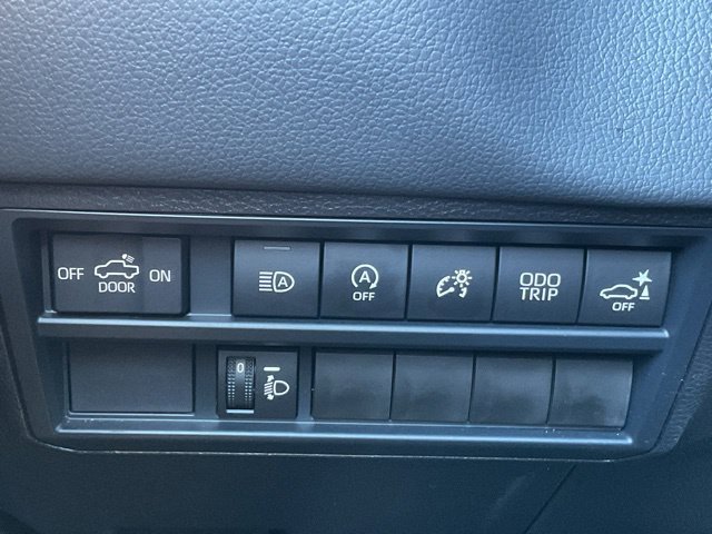 Used 2026 Toyota Tundra Limited AWD/4WD image 33