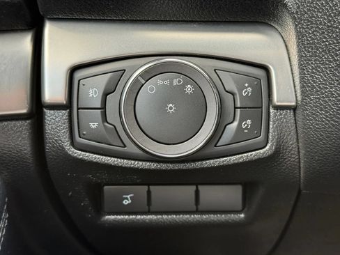 Used 2018 Ford Explorer XLT w/ Equipment Group 202A AWD/4WD image 38