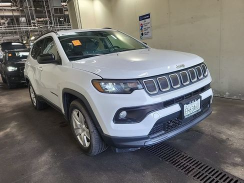 Used 2022 Jeep Compass Latitude FWD image 5