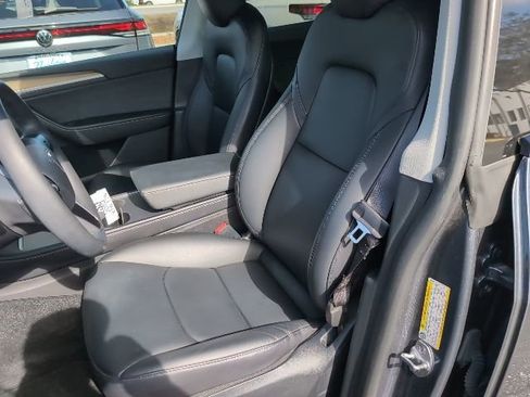 Used 2023 Tesla Model Y Long Range image 9