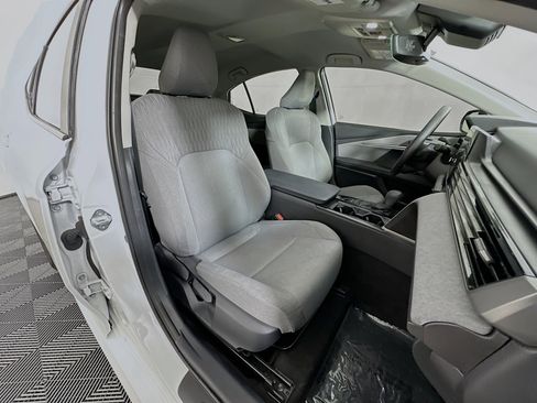 Used 2025 Toyota Camry LE image 28