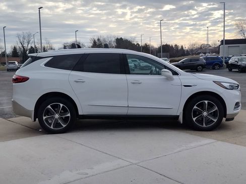 Used 2020 Buick Enclave Essence image 4