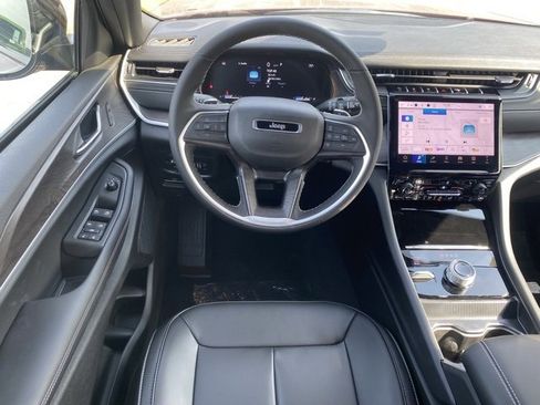 New 2025 Jeep Grand Cherokee Limited w/ Black Appearance Package image 38