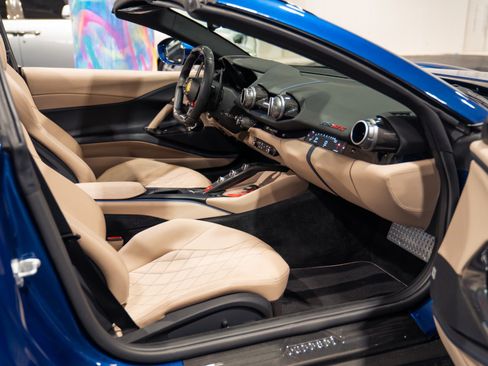 Used 2021 Ferrari 812 GTS RWD image 5