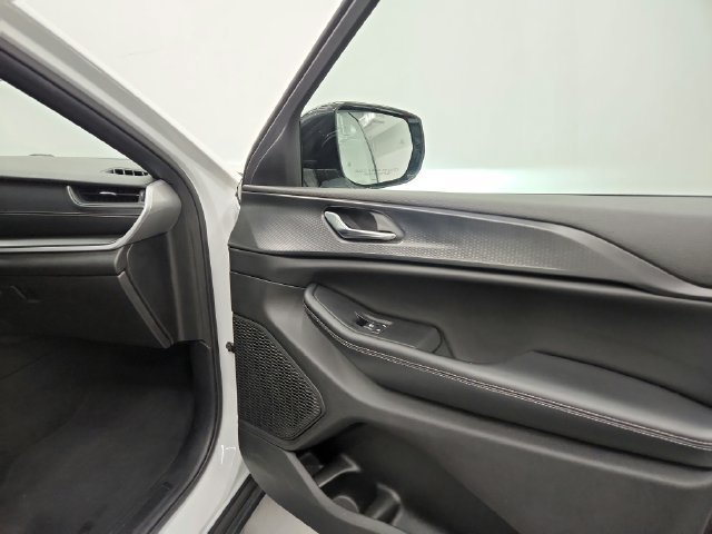 Used 2024 Jeep Grand Cherokee Altitude AWD/4WD image 22