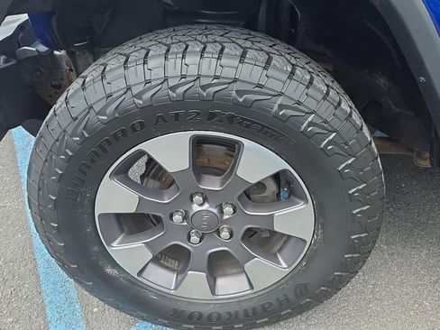 Used 2018 Jeep Wrangler Unlimited Sahara w/ Cold Weather Group AWD/4WD image 6