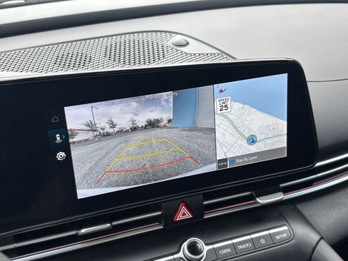 Used 2025 Hyundai Elantra Limited image 17