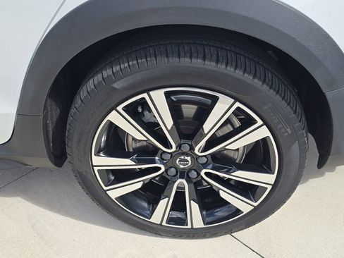 Certified 2022 Volvo V60 T5 Cross Country w/ Climate Package image 10