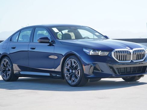 New 2026 BMW i5 eDrive40 w/ M Sport Package image 3