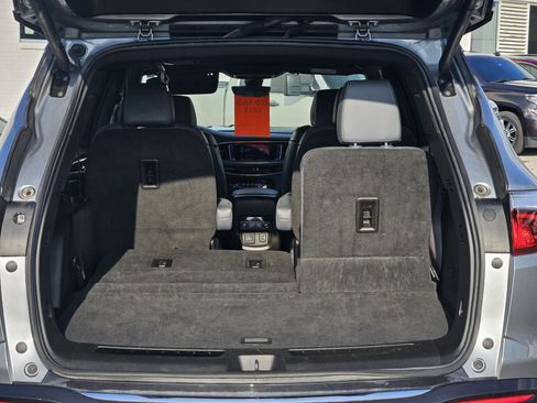 Used 2024 Buick Enclave Premium image 8