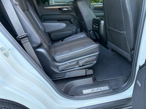 Used 2025 Chevrolet Tahoe High Country RWD image 15