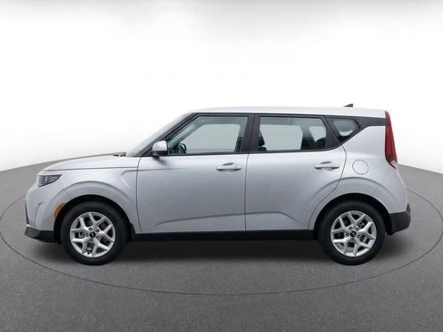 Used 2025 Kia Soul LX w/ LX Technology Package FWD image 4