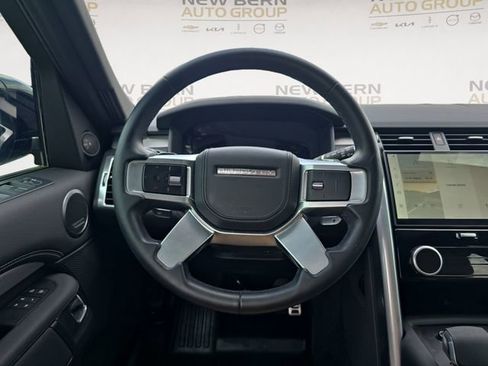 Used 2024 Land Rover Discovery Dynamic SE AWD/4WD image 12
