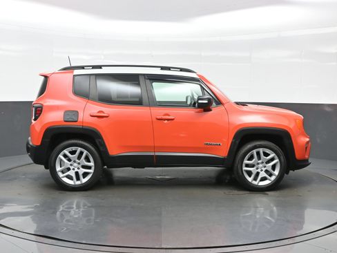 Used 2021 Jeep Renegade Latitude AWD/4WD image 7