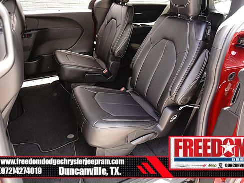 New 2027 Chrysler Pacifica Select FWD image 14