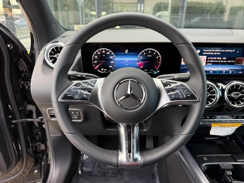 Used 2025 Mercedes-Benz GLA 250 image 27