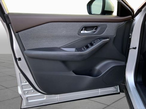Used 2022 Nissan Rogue SV FWD image 19