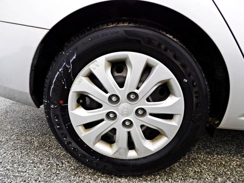 Used 2013 Kia Forte EX FWD image 19