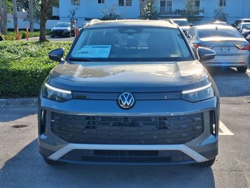 New 2026 Volkswagen Tiguan SE FWD image 2