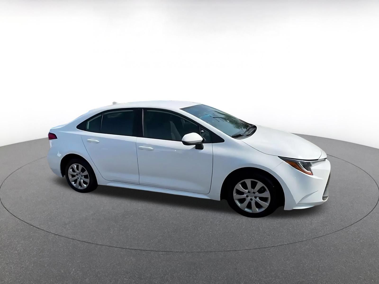 Used 2025 Toyota Corolla LE FWD image 2