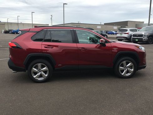 Used 2021 Toyota RAV4 XLE Premium AWD/4WD image 9