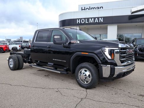 New 2026 GMC Sierra 3500 SLE image 1