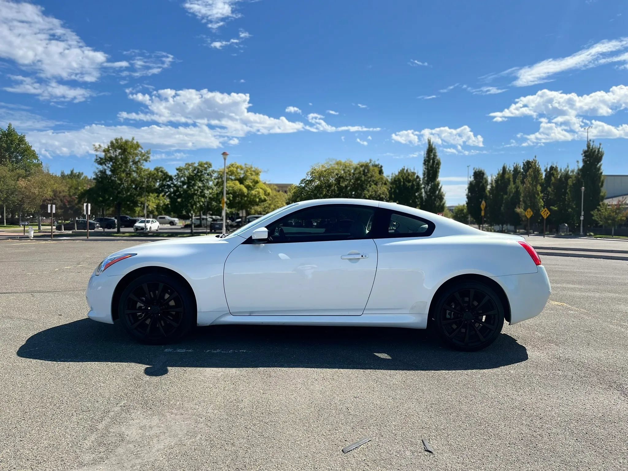 Used 2011 INFINITI G37 x Coupe w/ Premium Pkg AWD/4WD image 8