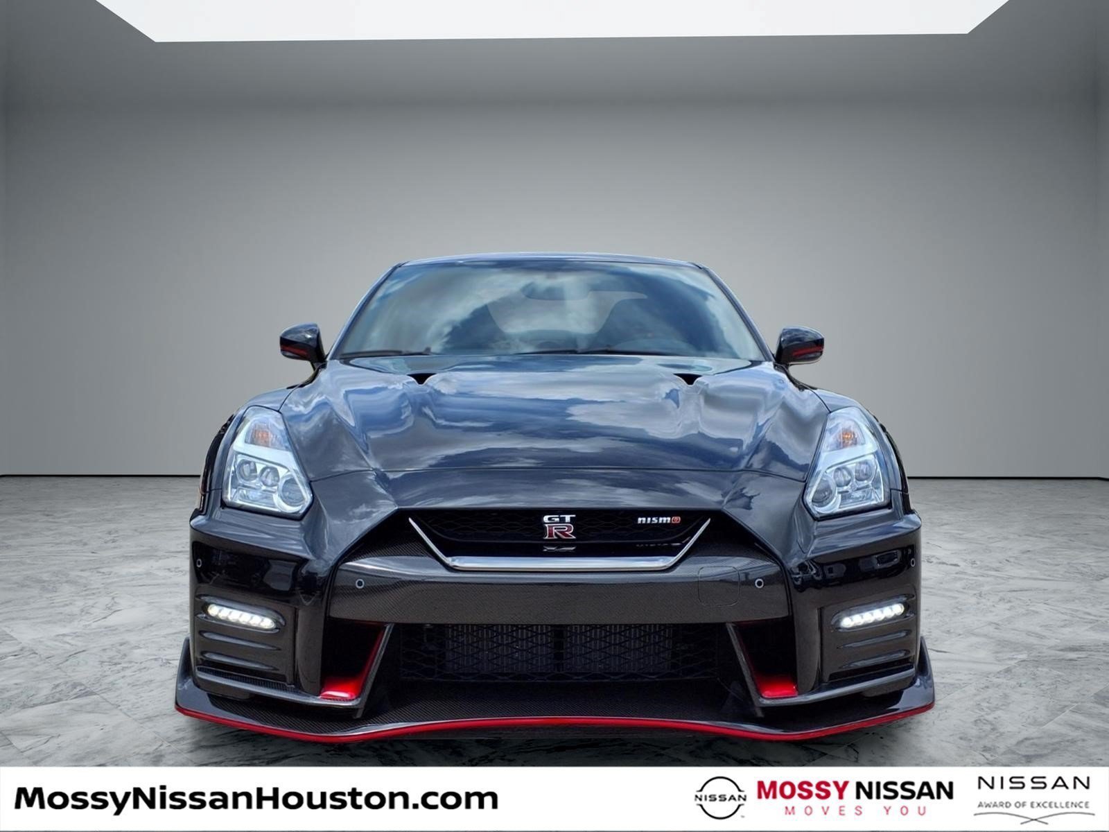 Used 2020 Nissan GT-R NISMO AWD/4WD image 3
