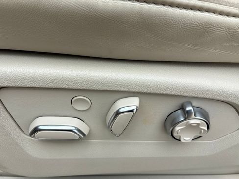 Used 2024 Cadillac Escalade Premium Luxury Platinum RWD image 7