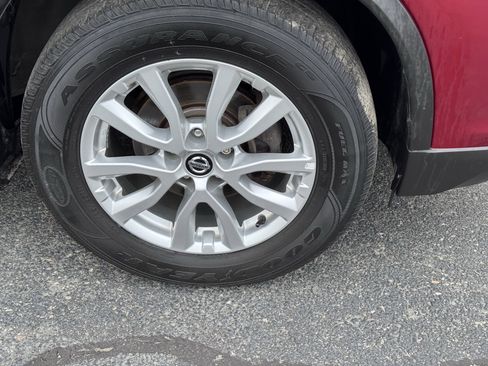 Used 2020 Nissan Rogue SV image 11