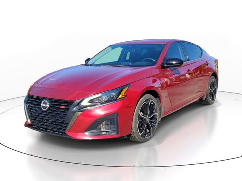 Used 2023 Nissan Altima 2.5 SR AWD/4WD image 3