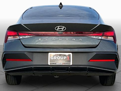 Used 2024 Hyundai Elantra SEL FWD image 5