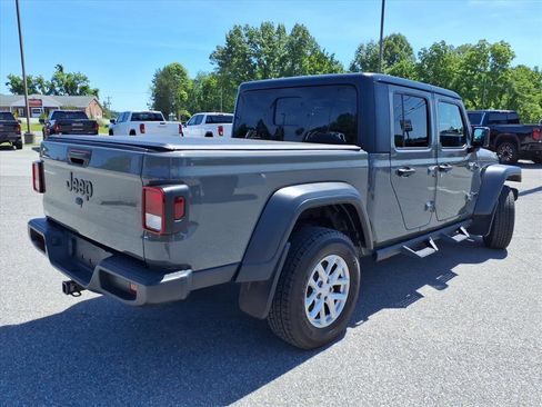 Used 2023 Jeep Gladiator Sport AWD/4WD image 4