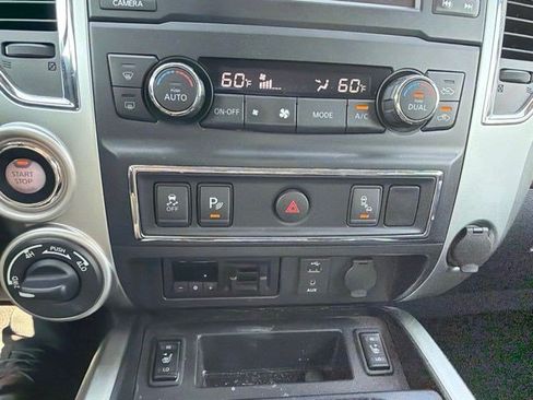 Used 2017 Nissan Titan SL AWD/4WD image 21