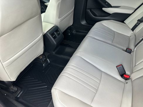 Used 2018 Honda Accord Touring image 12