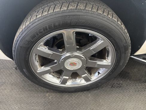 Used 2012 Cadillac Escalade 4WD Hybrid image 12